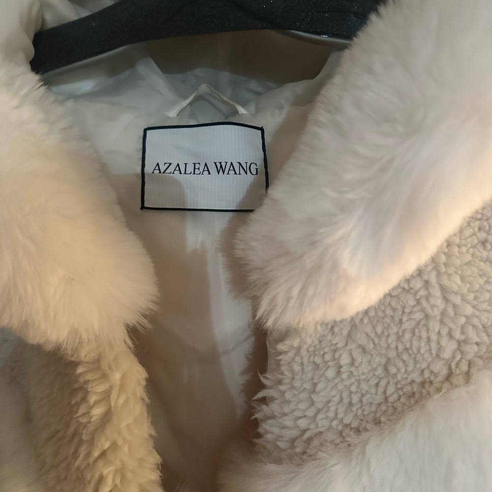 Luxurious White Faux Fur Vest - Picture 6 of 6